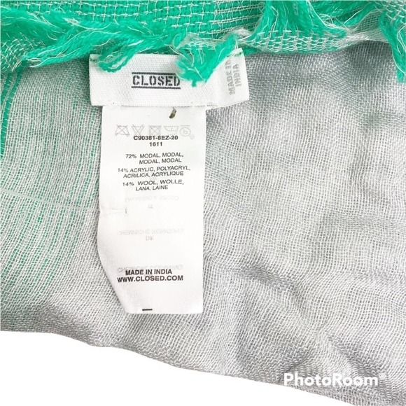 Closed green and grey plaid style scarf with unfinished fringe hem - Picture 3 of 3